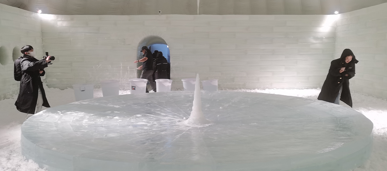 Eine eiskalte Ausstellung erweckt Wintererinnerungen